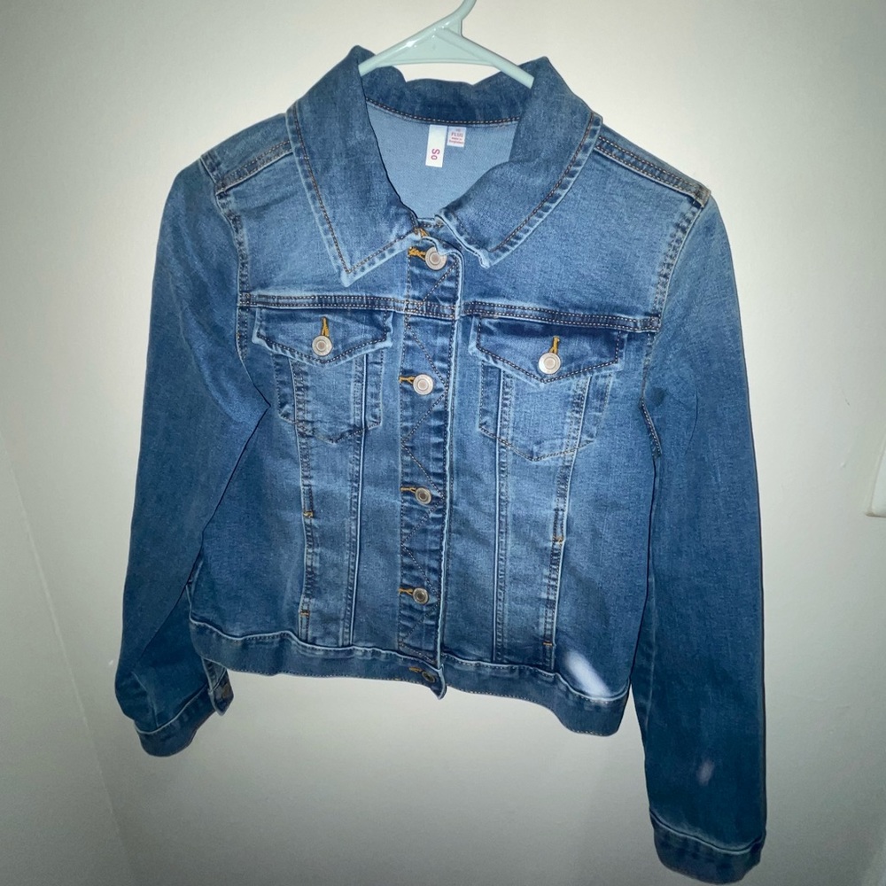 This Kohl’s Jean jacket, brand new WITHOUT tag.